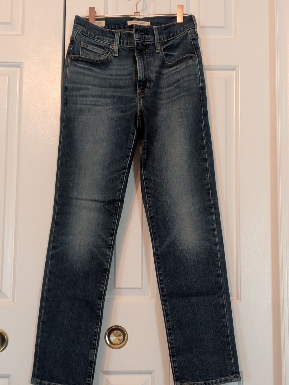 NWOT Levi's Women's 724 Straight-Leg Jeans in Dark Blue Wash
